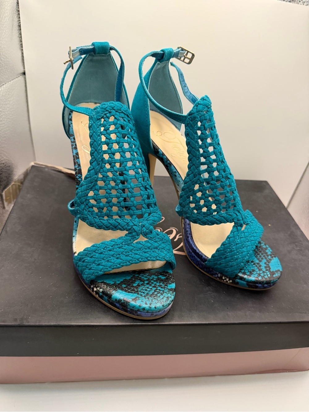 Fergie Catalina Teal Snake Peep Toe Wicker Weave Heels Size 5 Summer Stiletto